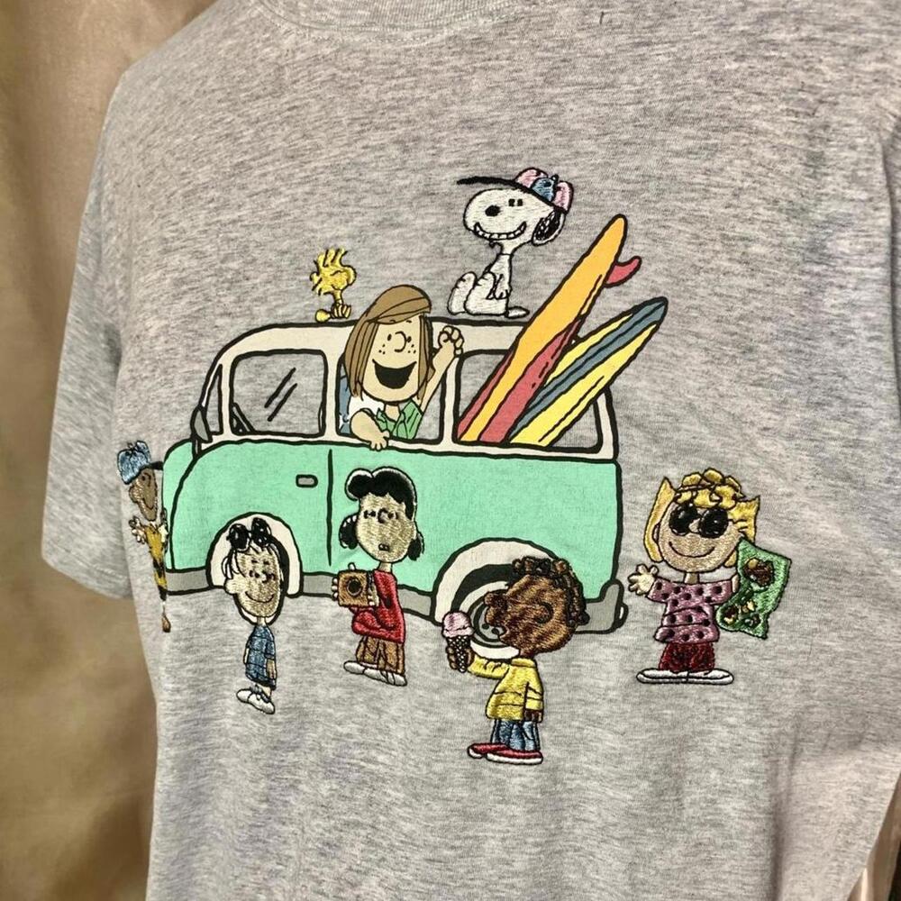 Peanuts embroidered character t-shirt! - Picture 3 of 6